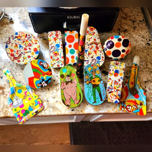 Set Of 12 Colorful Vintage Party Noise Maker Tin Spinner - Picture 1 of 13